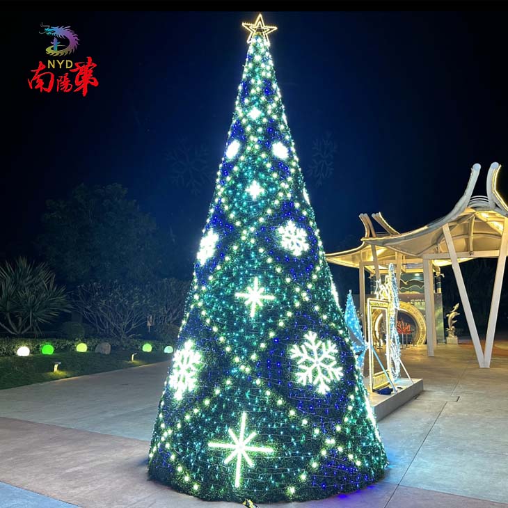 Large Christmas Tree With Lights